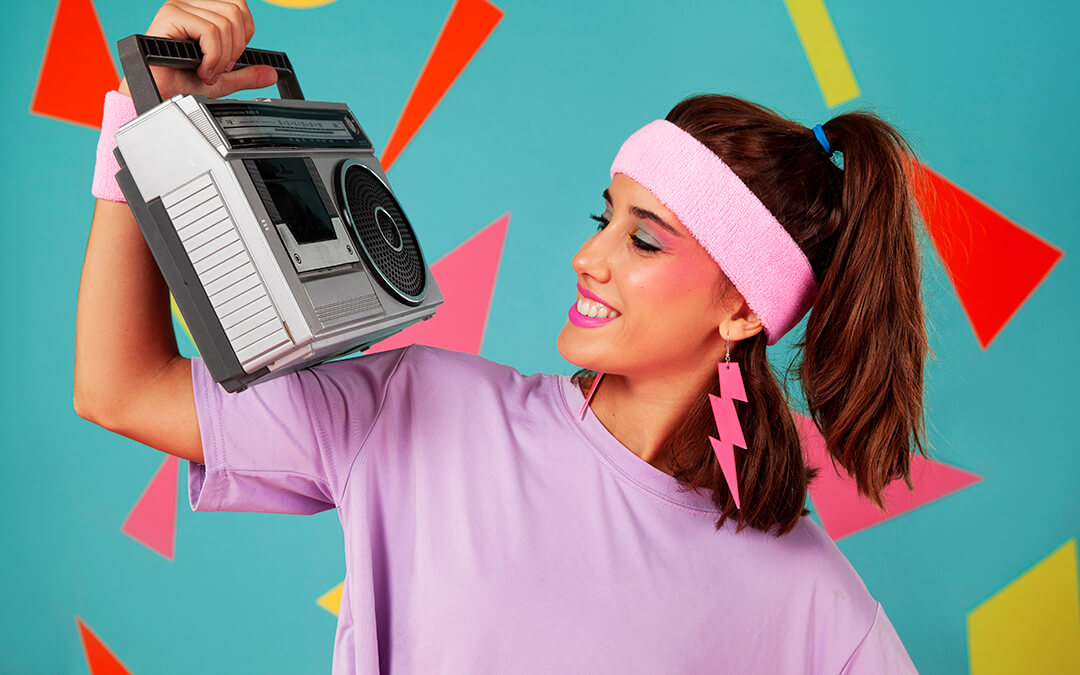 80s-trainer-doing-exercises (1)